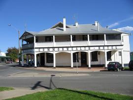 Commonwealth Hotel - Accommodation Rockhampton 0