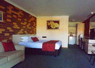 Highway Inn Motel - Accommodation Rockhampton 2