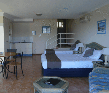Sunlit Waters Studio Apartments - Accommodation Rockhampton 3