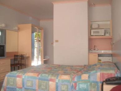 Golden Sands Motor Inn - Accommodation Rockhampton 1
