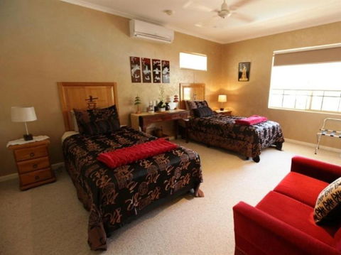 Armadale Cottage B And B - Accommodation Rockhampton 1