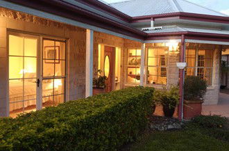Noosa Valley Manor - Bed And Breakfast - Accommodation Rockhampton 1