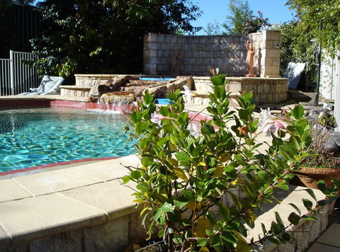 Noosa Valley Manor - Bed And Breakfast - Accommodation Rockhampton 2