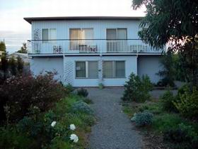 Salty Grape Beach House - Accommodation Rockhampton 0