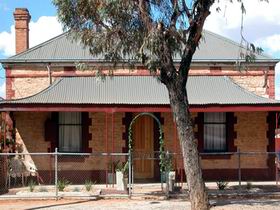 Meaney's Rest - Accommodation Rockhampton 0