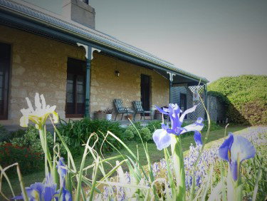 Robe House - Accommodation Rockhampton 2