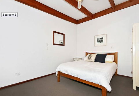 Sea Sand And Scrub Holiday House - Accommodation Rockhampton 2