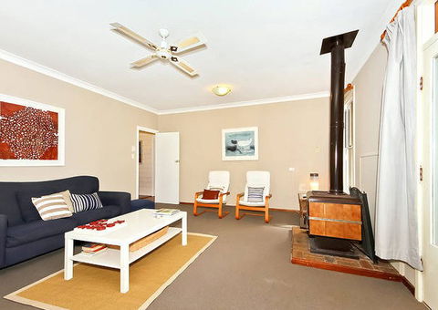 Sea Sand And Scrub Holiday House - Accommodation Rockhampton 7