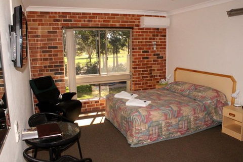 Golf View Motel - Accommodation Rockhampton 1