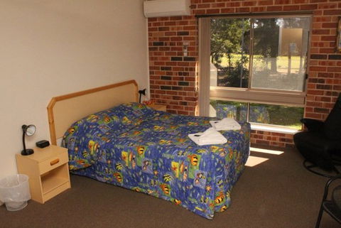 Golf View Motel - Accommodation Rockhampton 2