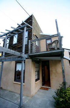 Pamela's Beach House & Studio - Accommodation Rockhampton 0