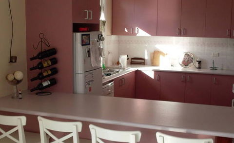 Bush And Bay Cottage - Accommodation Rockhampton 1
