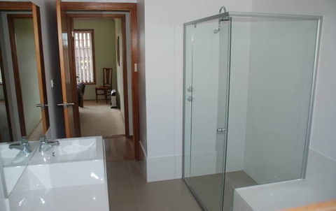 Beachfront House - Accommodation Rockhampton 0