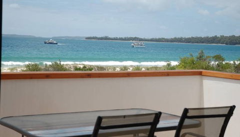 Beachfront House - Accommodation Rockhampton 5