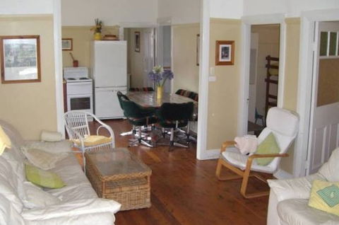 Calm Waters Waterfront Cottages - Accommodation Rockhampton 1