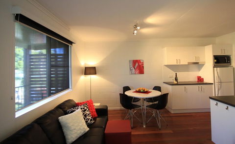 Maclean Stays - Accommodation Rockhampton 3
