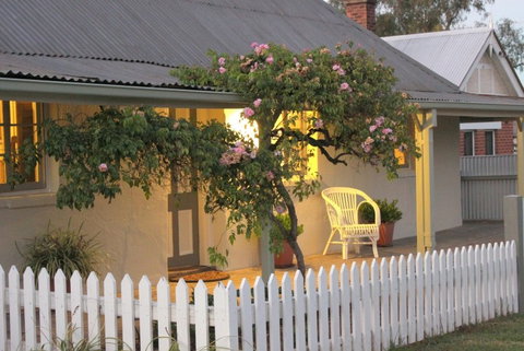 The Cottage Tumut - Accommodation Rockhampton 4