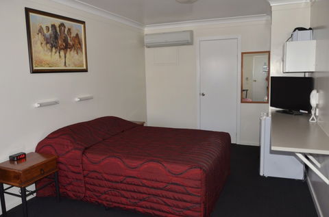 Waltzing Matilda Motor Inn - Accommodation Rockhampton 0