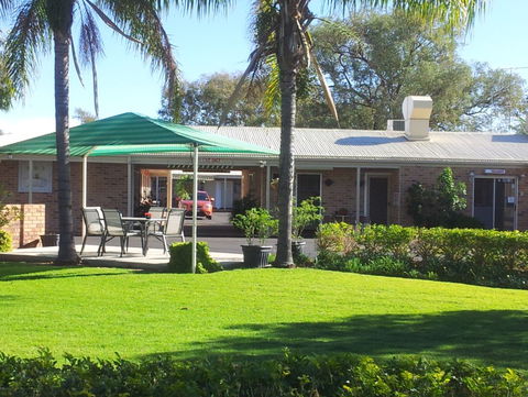 Waltzing Matilda Motor Inn - Accommodation Rockhampton 1