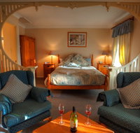Honeysuckle Cottages and The Rocks Restaurant - Accommodation Rockhampton