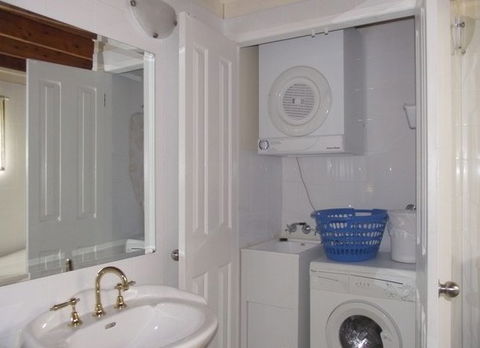 Cosy Cottage - Holiday Home - Accommodation Rockhampton 1