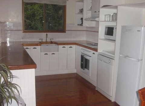 Cosy Cottage - Holiday Home - Accommodation Rockhampton 4