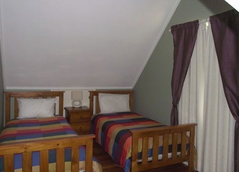 Cosy Cottage - Holiday Home - Accommodation Rockhampton 5