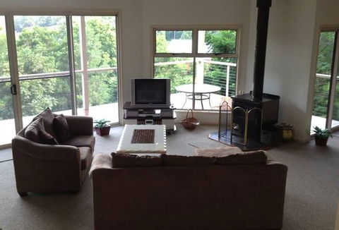 Ravensbourne Escape Kookaburra Kottage - Accommodation Rockhampton 3