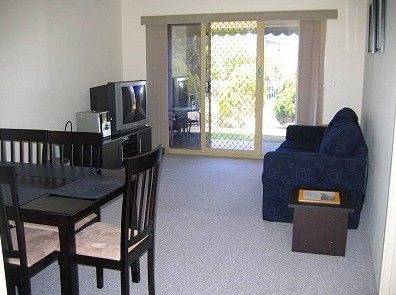 Surfside Apartment - Accommodation Rockhampton 2