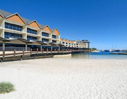 Quality Suites Crest Mandurah - Accommodation Rockhampton 1