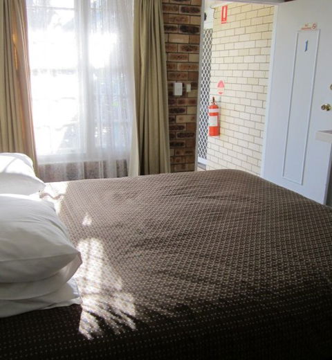 Surf Street Motel - Accommodation Rockhampton 2