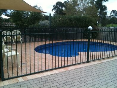 Golden Guitar Motor Inn - Accommodation Rockhampton 0