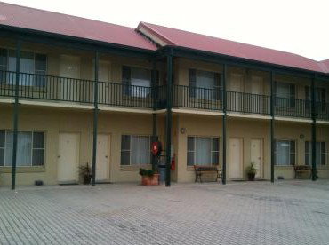 Golden Guitar Motor Inn - Accommodation Rockhampton 1
