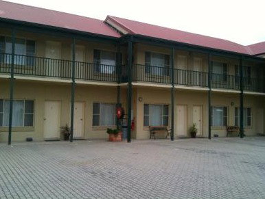 Golden Guitar Motor Inn - Accommodation Rockhampton 3