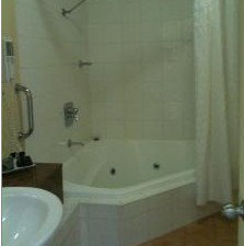 Golden Guitar Motor Inn - Accommodation Rockhampton 4