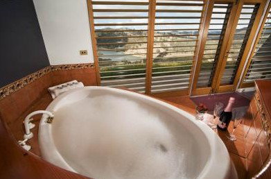 Eagle View Escape - Accommodation Rockhampton 0