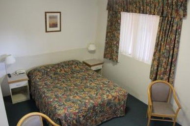 AZA Motel - Accommodation Rockhampton 1