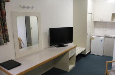 AZA Motel - Accommodation Rockhampton 3