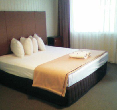 Country Plaza Motor Inn - Accommodation Rockhampton 2