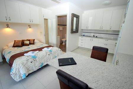Coral Point Lodge - Accommodation Rockhampton 0