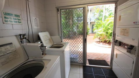 Coconut Grove Holiday Apartments - Accommodation Rockhampton 3