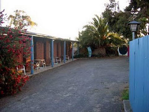 La Cochon Rose Motel & Art Gallery - Accommodation Rockhampton 0
