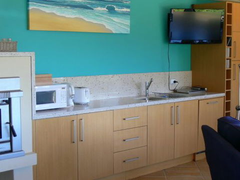 The Outlook Cabana - Accommodation Rockhampton 5