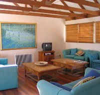 Kent Gardens Holiday House