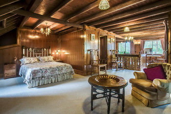 A Camelot Tower & Penthouse - Accommodation Rockhampton 36