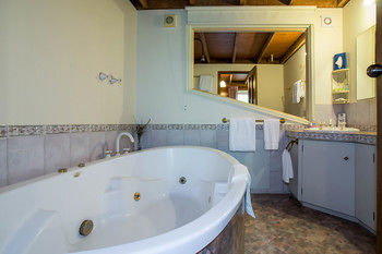 A Camelot Tower & Penthouse - Accommodation Rockhampton 50