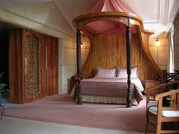 A Camelot Tower & Penthouse - Accommodation Rockhampton 0