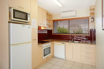 Surf Dance - Accommodation Rockhampton 36