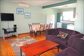 Paradise Bungalow - Accommodation Rockhampton 1