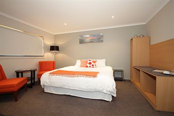 The Edgewater Bed & Breakfast - Accommodation Rockhampton 11